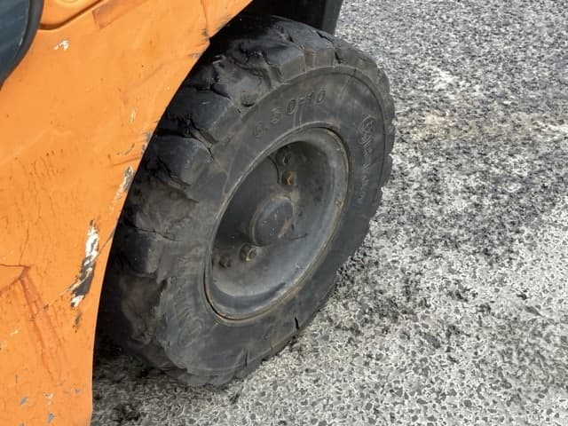 Forklift — Auction (lot 8460-4090)