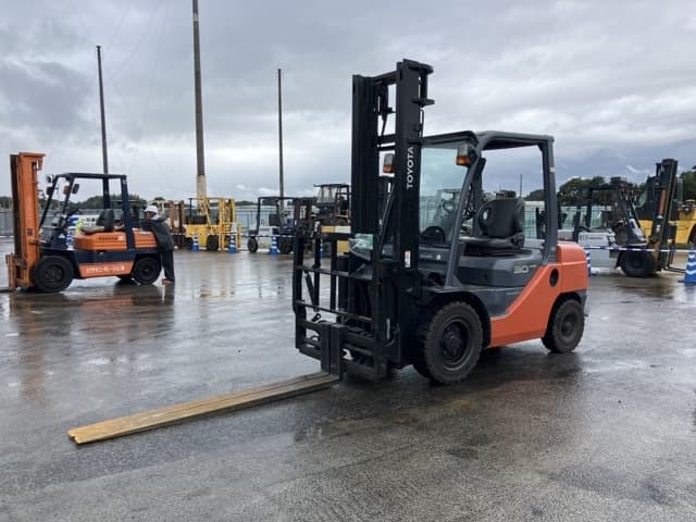 Forklift — Auction (lot 8460-4124)