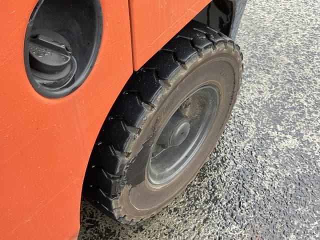 Forklift — Auction (lot 8460-4124)