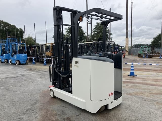 Reach Forklift — Auction (lot 8460-4138)