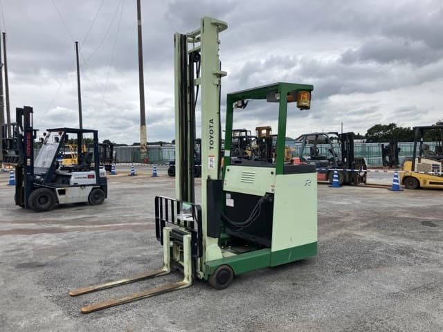Reach Forklift — Auction (lot 8460-4147)