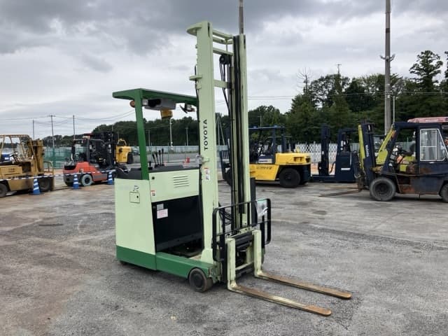 Reach Forklift — Auction (lot 8460-4147)