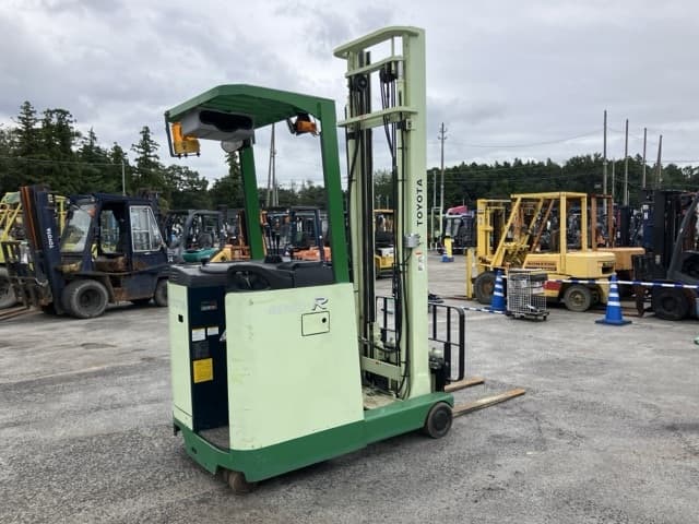 Reach Forklift — Auction (lot 8460-4147)