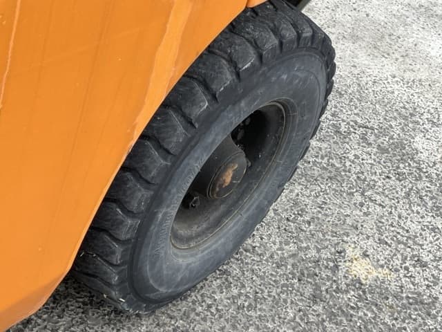 Forklift — Auction (lot 8460-4152)