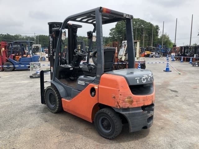 Forklift — Auction (lot 8460-4187)
