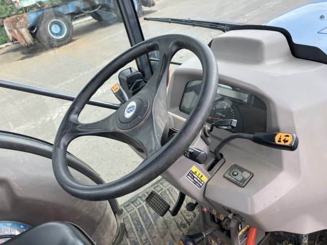 Tractor — Auction (lot 8460-52015)