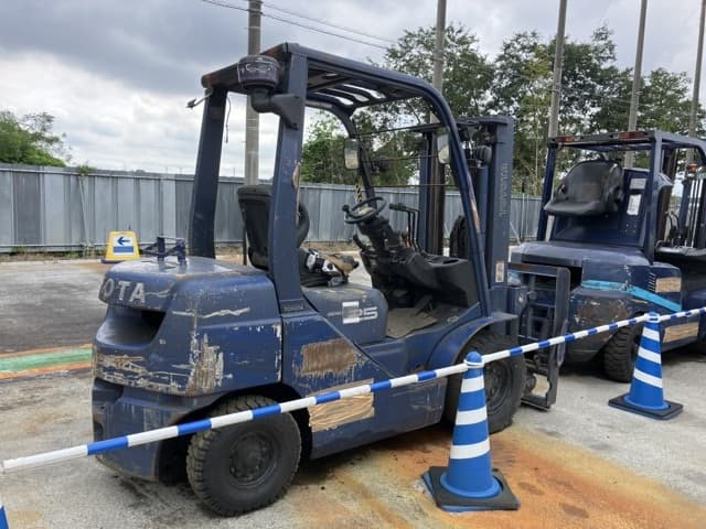 Forklift — Auction (lot 8460-5801)