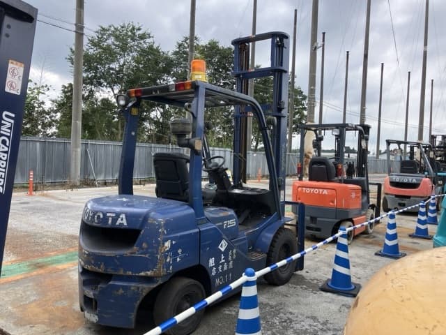 Forklift — Auction (lot 8460-5802)