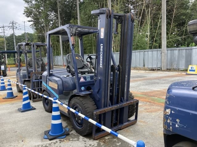 Forklift — Auction (lot 8460-5803)