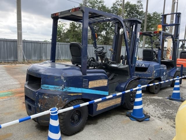 Forklift — Auction (lot 8460-5803)
