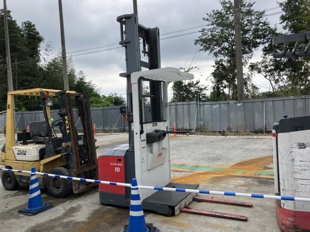 Battery Forklift — Auction (lot 8460-5804)