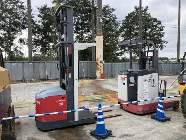 Battery Forklift — Auction (lot 8460-5804)