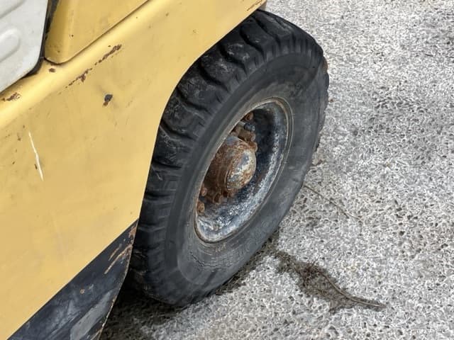 Forklift — Auction (lot 8460-5805)