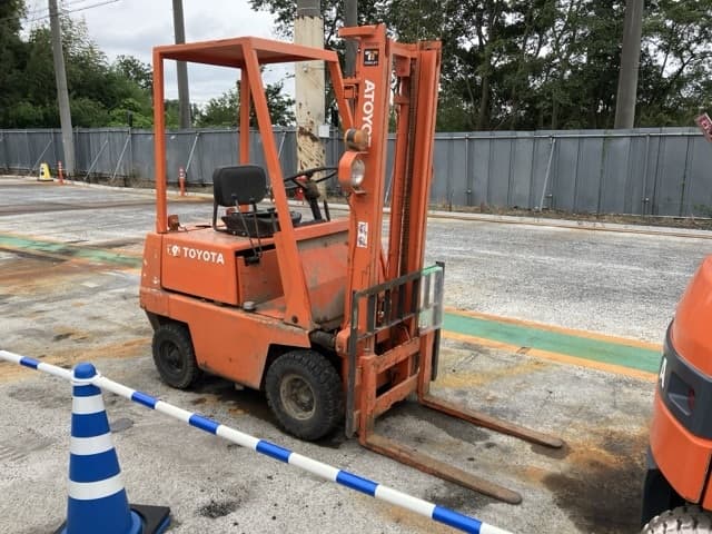Forklift — Auction (lot 8460-5811)