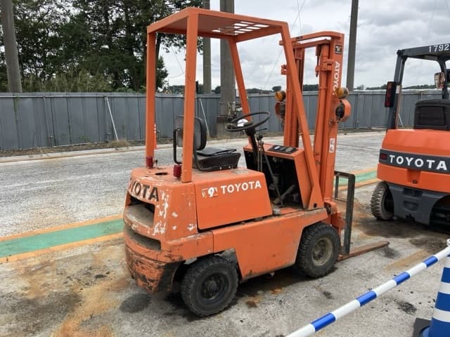 Forklift — Auction (lot 8460-5811)