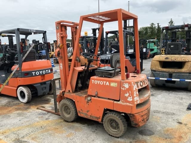 Forklift — Auction (lot 8460-5811)