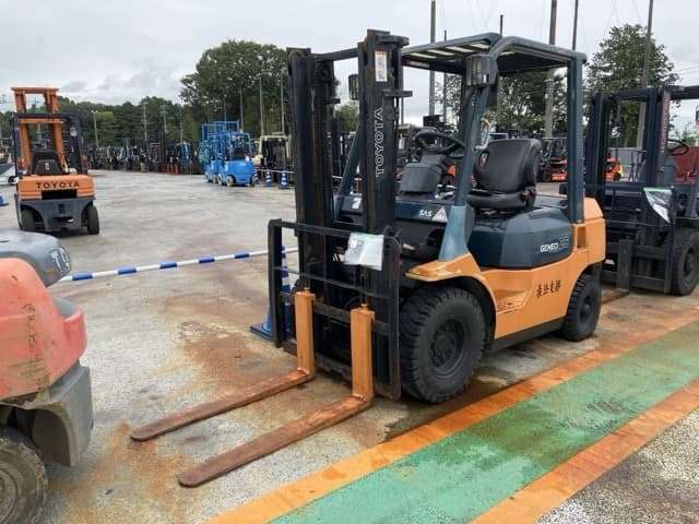 Forklift — Auction (lot 8460-5812)