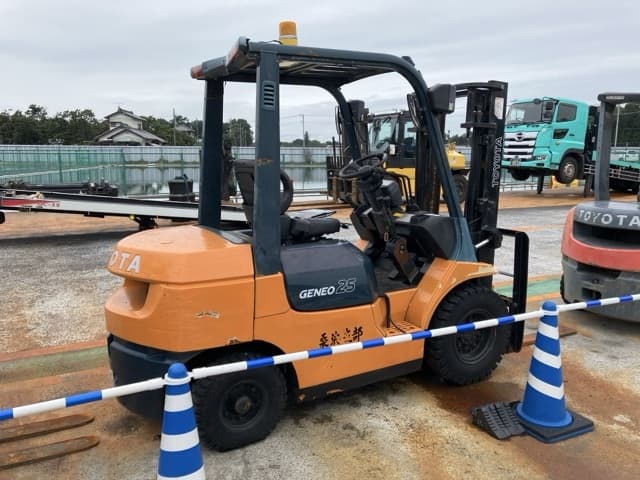 Forklift — Auction (lot 8460-5812)
