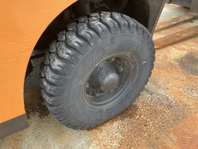 Forklift — Auction (lot 8460-5812)