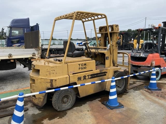 Forklift — Auction (lot 8460-5813)