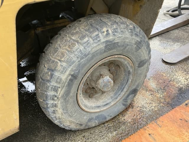 Forklift — Auction (lot 8460-5813)