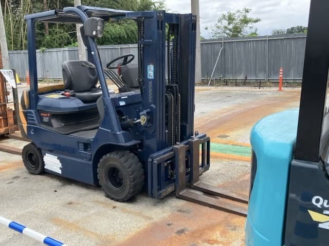 Battery Forklift — Auction (lot 8460-5814)