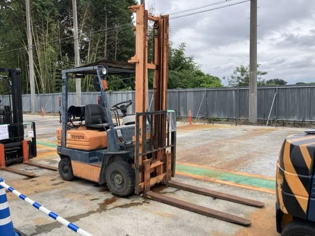 Forklift — Auction (lot 8460-5815)