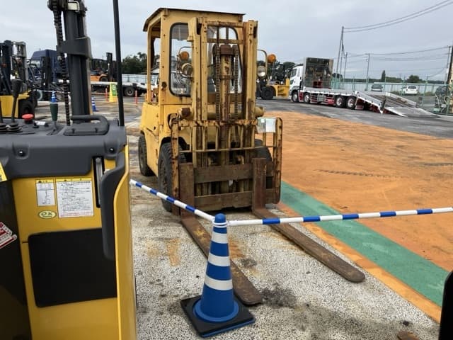 Forklift — Auction (lot 8460-5817)