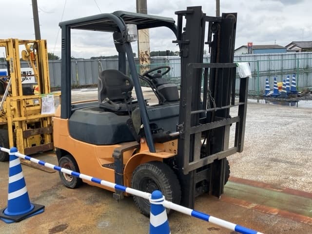 Forklift — Auction (lot 8460-5819)