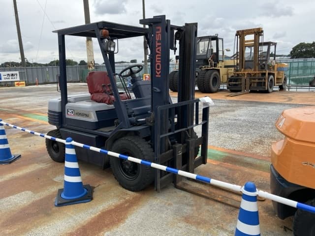 Forklift — Auction (lot 8460-5820)