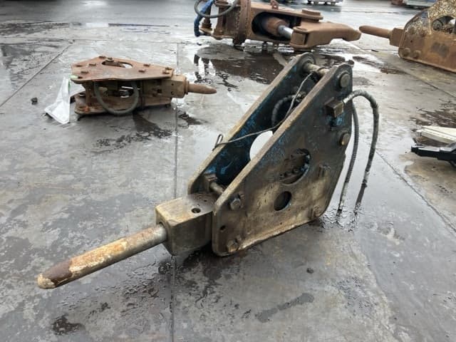 BREAKER — Auction (lot 8460-6017)