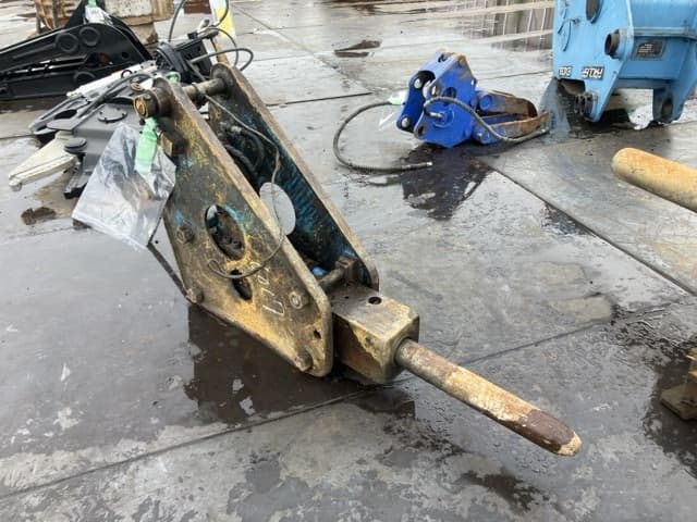 BREAKER — Auction (lot 8460-6017)