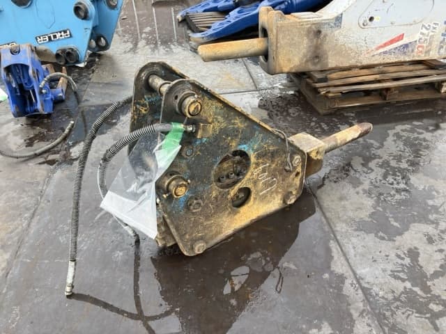 BREAKER — Auction (lot 8460-6017)