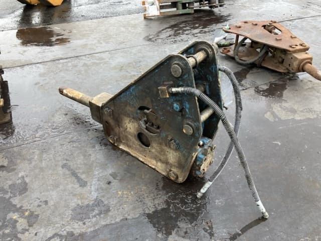 BREAKER — Auction (lot 8460-6017)