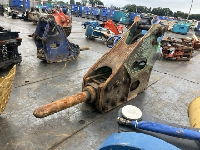 BREAKER — Auction (lot 8460-6025)
