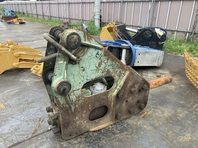 BREAKER — Auction (lot 8460-6025)