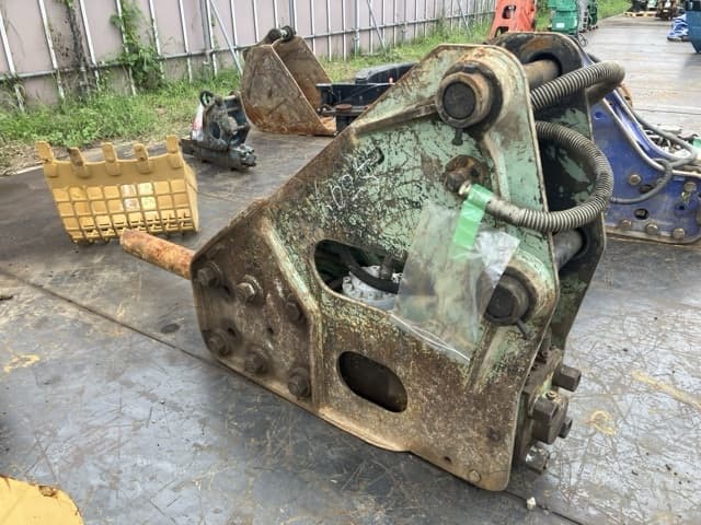 BREAKER — Auction (lot 8460-6025)