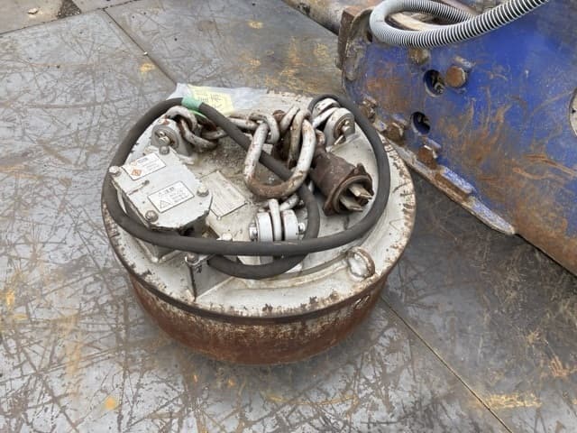 MAGNET — Auction (lot 8460-6081)