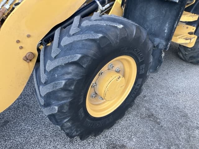 WHEEL LOADER — Auction (lot 8460-65)