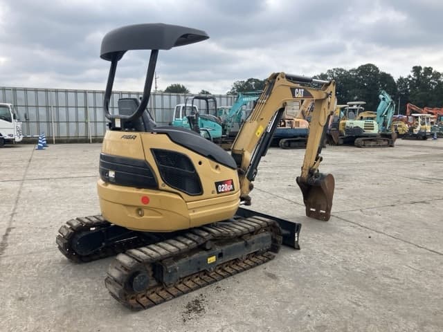 MINI EXCAVATOR — Auction (lot 8460-67)