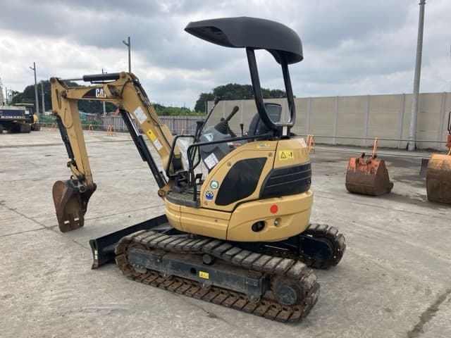 MINI EXCAVATOR — Auction (lot 8460-67)