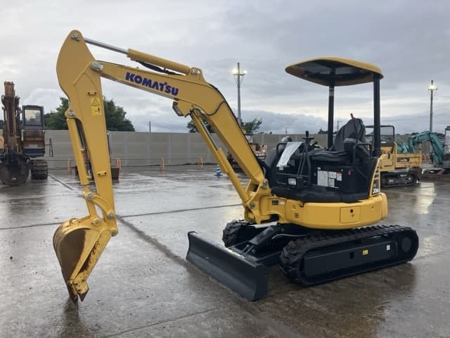 MINI EXCAVATOR — Auction (lot 8460-71)