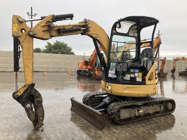 MINI EXCAVATOR — Auction (lot 8460-92)
