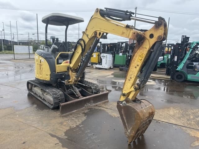 MINI EXCAVATOR — Auction (lot 8461-10012)