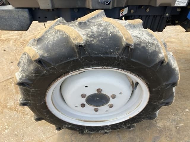 Tractor — Auction (lot 8461-12001)