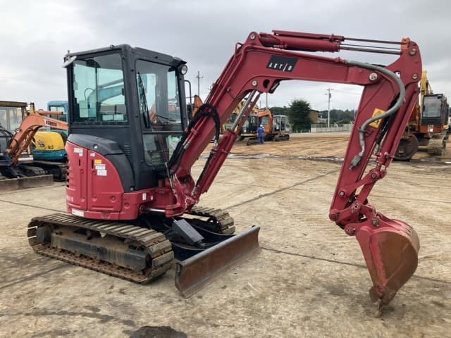 MINI EXCAVATOR — Auction (lot 8461-124)