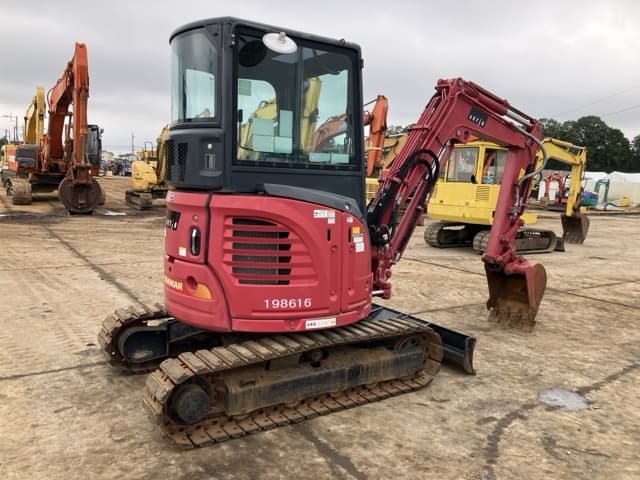 MINI EXCAVATOR — Auction (lot 8461-124)