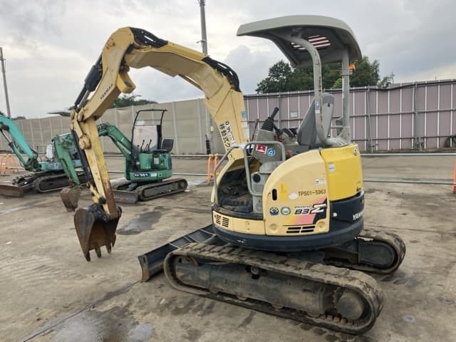 MINI EXCAVATOR — Auction (lot 8461-132)