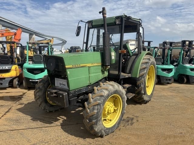 Tractor — Auction (lot 8461-13801)