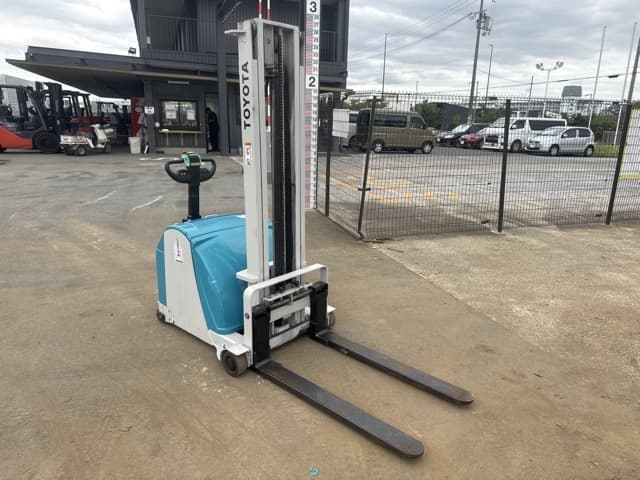 Battery Forklift — Auction (lot 8461-14010)
